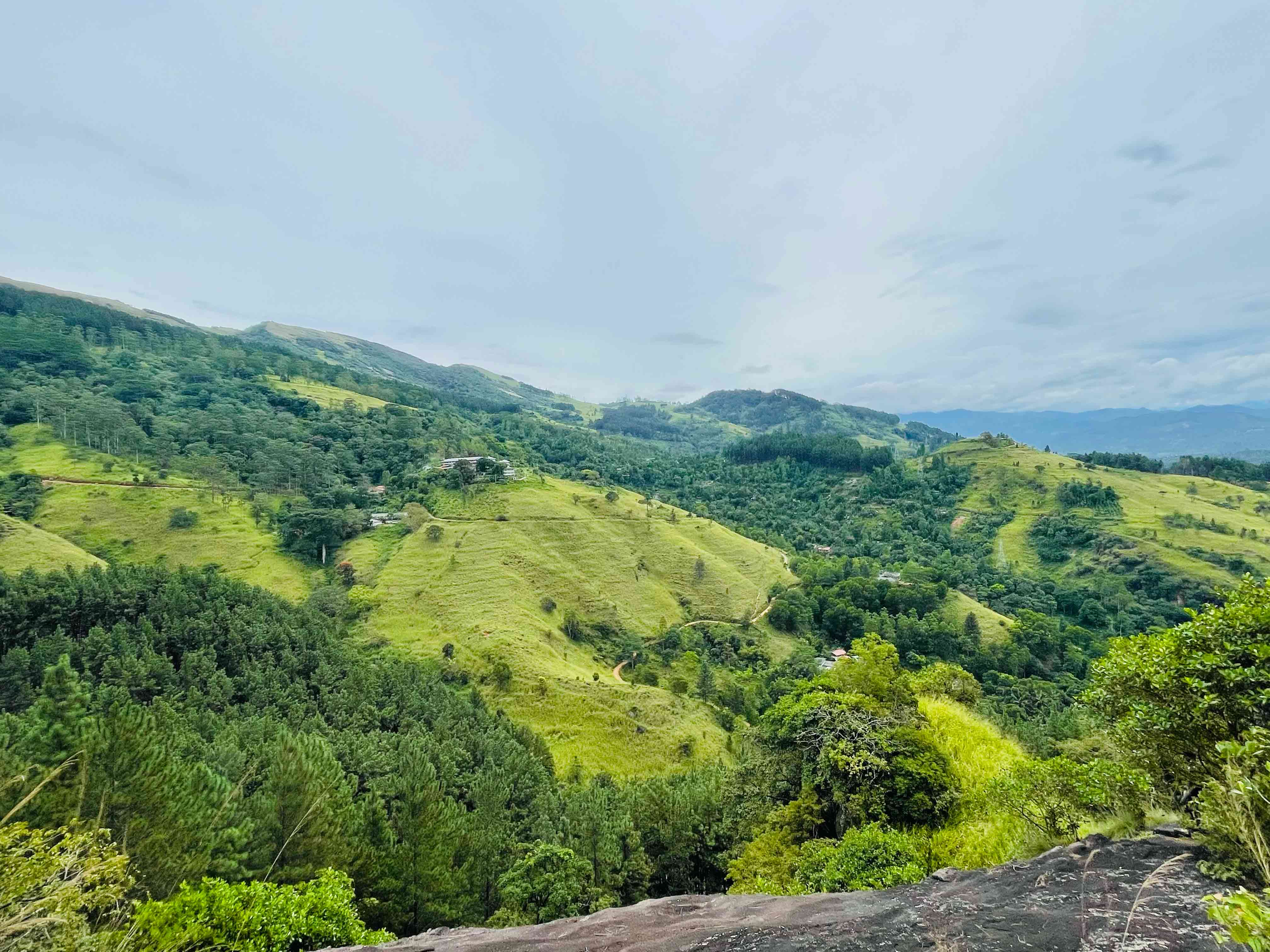 Cloudscape Kandy - hiking 01